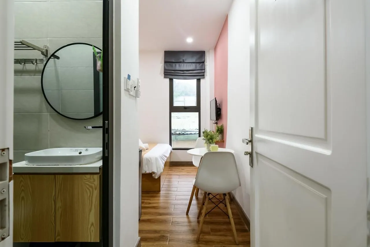 Cozrum Homes - Graceful Corner Ho Chi Minh City Apartment